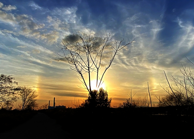 夕方に現れた幻日の写真