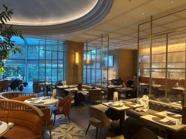 今のモダンな雰囲気のウエスティンの内装写真