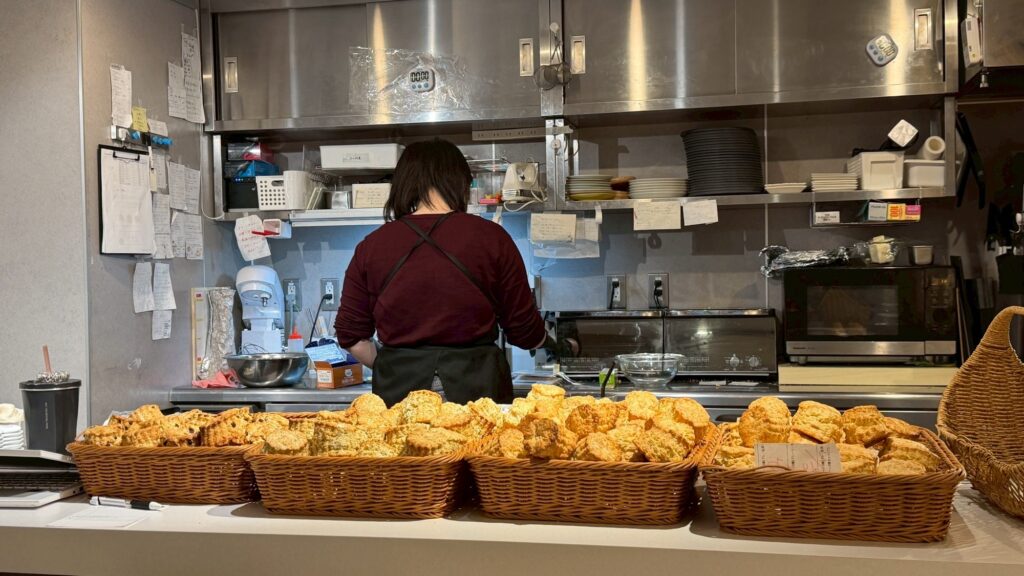 食べ放題のスコーンの写真