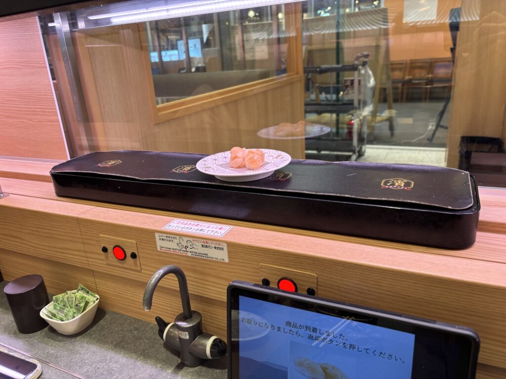 濱一貫の寿司食べ放題で注文に使用する卓上タブレット。サイドメニューも豊富。